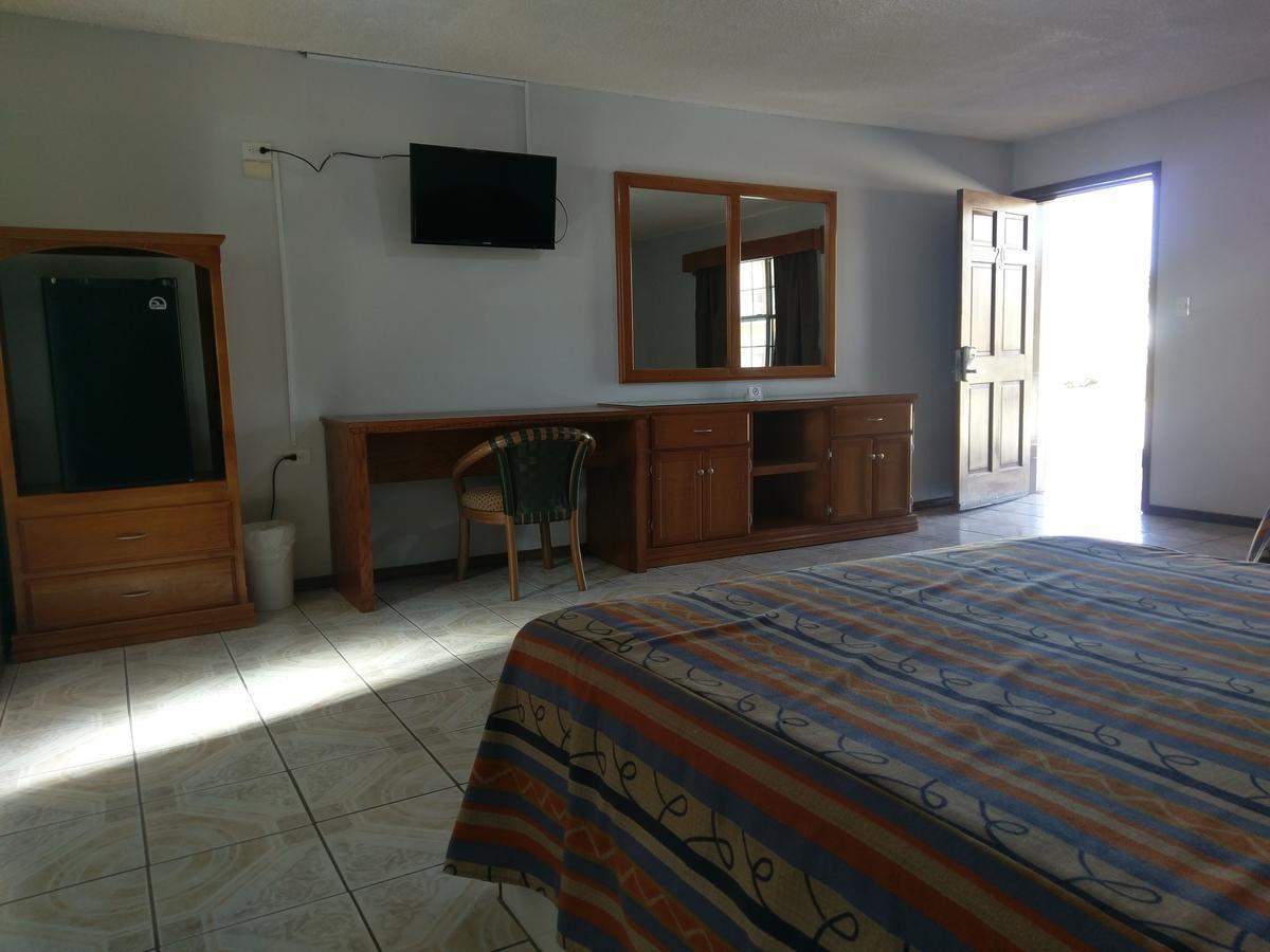 Hotel Del Camino Cuauhtémoc Eksteriør bilde